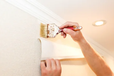 Pose de papier peint à Réans — revêtements muraux et toiles de verre